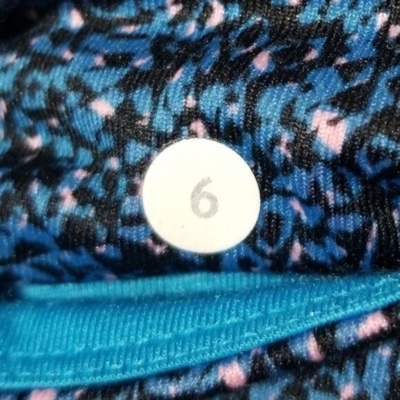 Lululemon Free Flow Crop Leggings Size 6 Flashback Static Powder Pink Kayak Blue - Picture 6 of 7